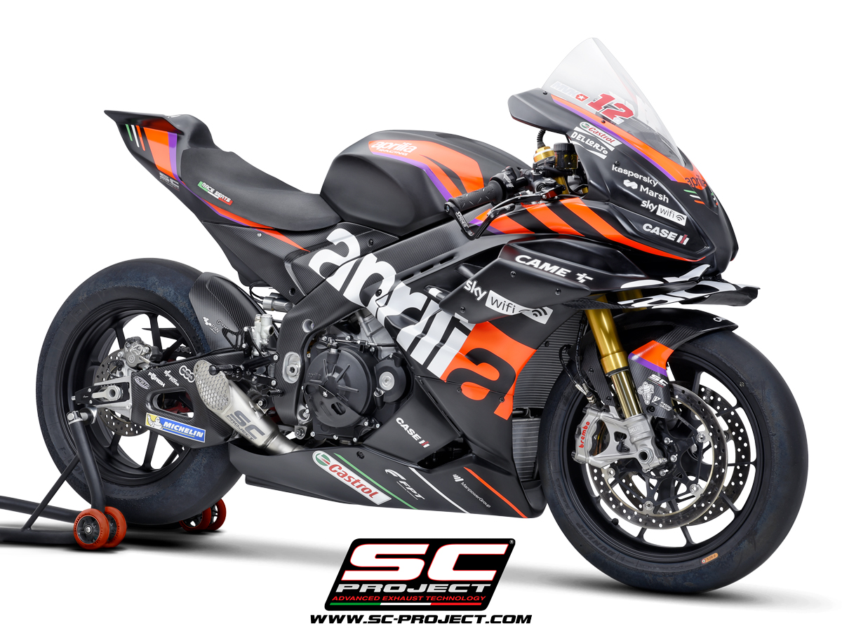 Aprilia_RSV4_my2022_Slip-On_RS-GP_ReplicaMotoGP_3-4Anteriore_1
