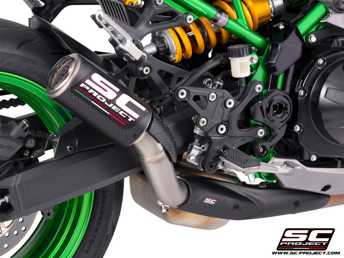 0040879_cr-t-carbon-fibre-exhaust-with-carbon-fiber-heel-guard-and-protection 0040879_cr-t-carbon-fibre-exhaust-with-carbon-fiber-heel-guard-and-protection