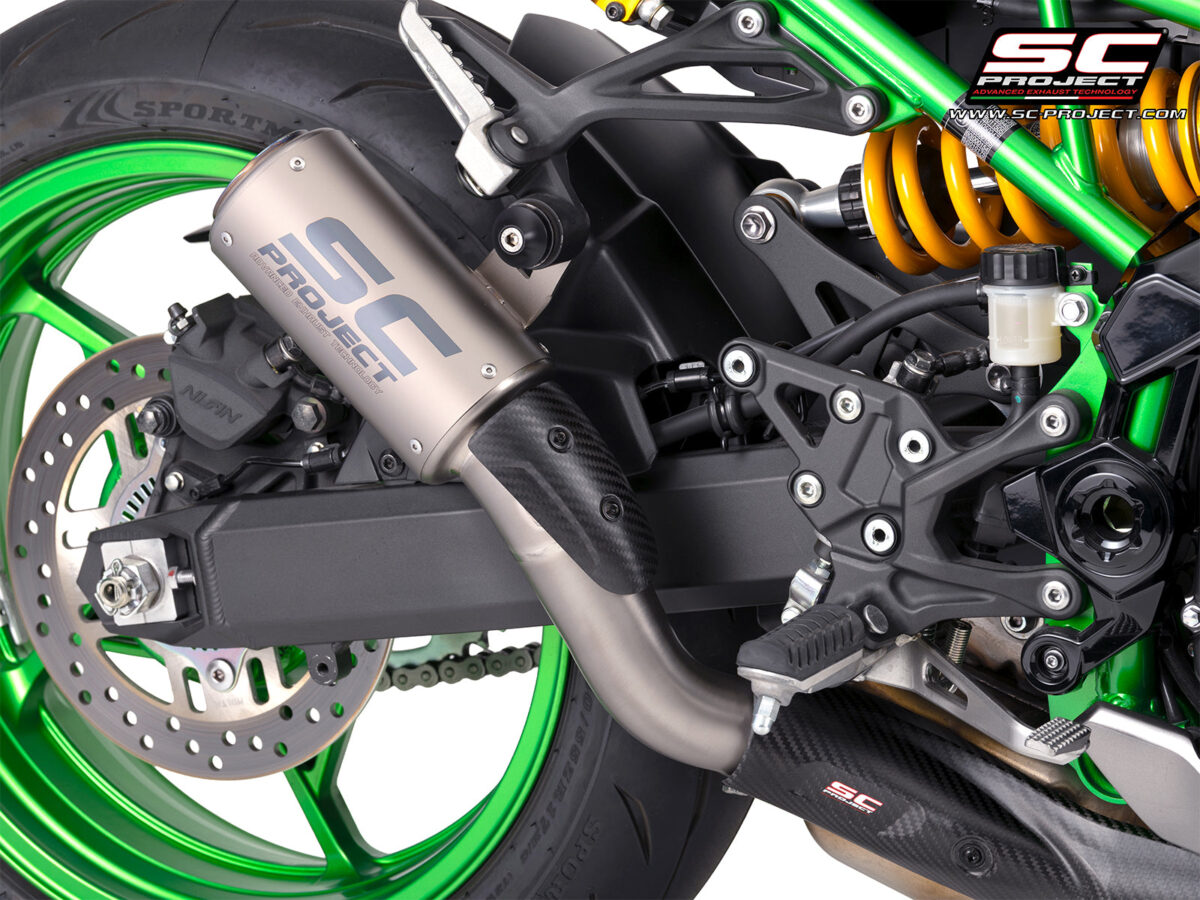 0040884_cr-t-titanium-exhaust-with-carbon-fiber-heel-guard-and-protection 0040884_cr-t-titanium-exhaust-with-carbon-fiber-heel-guard-and-protection